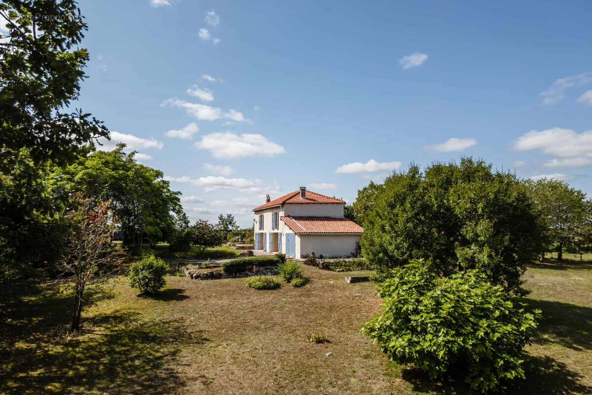 Maison à CASTELSAGRAT