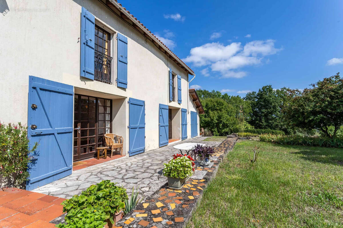 Maison à CASTELSAGRAT