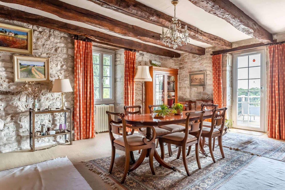 Maison à MONTAIGU-DE-QUERCY