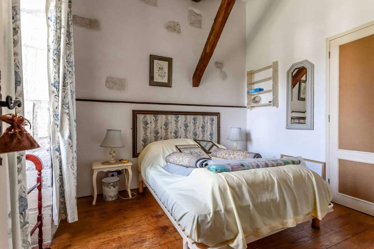 Maison à MONTAIGU-DE-QUERCY