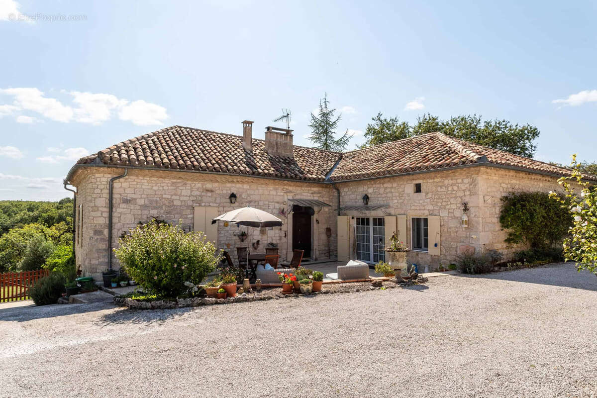 Maison à MONTAIGU-DE-QUERCY