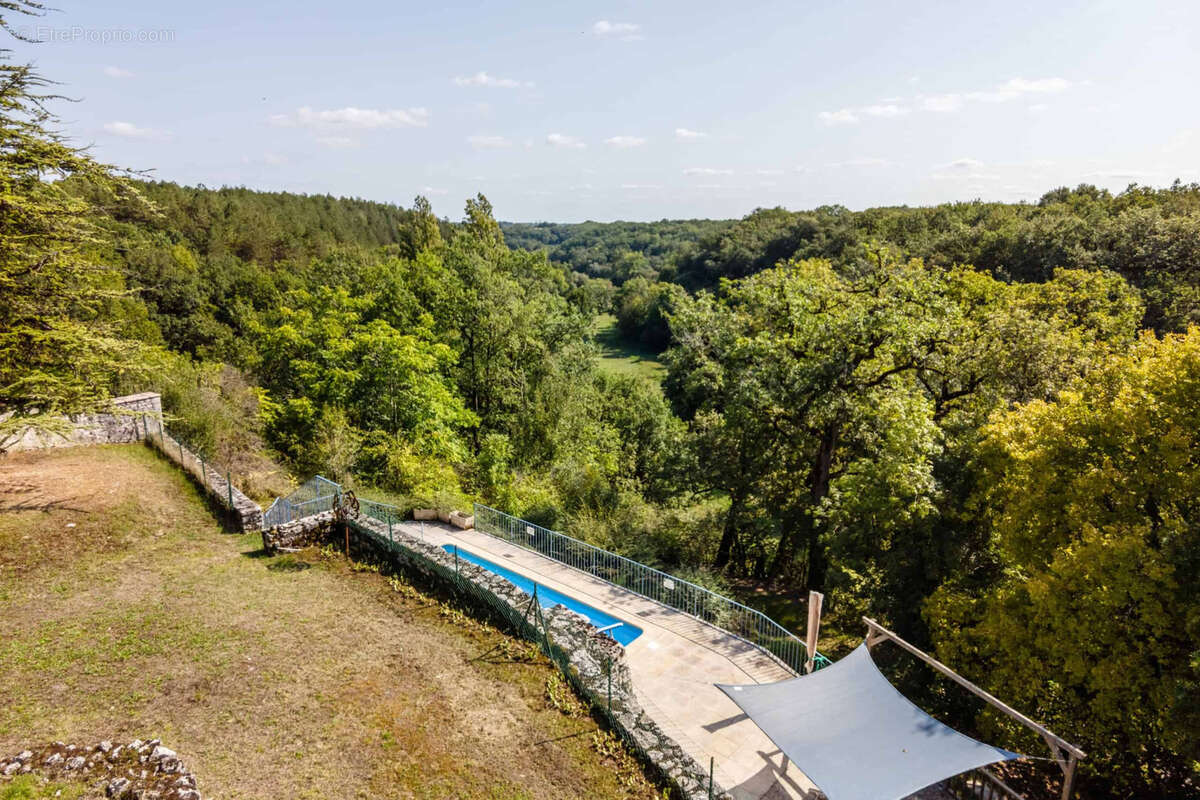 Maison à MONTAIGU-DE-QUERCY