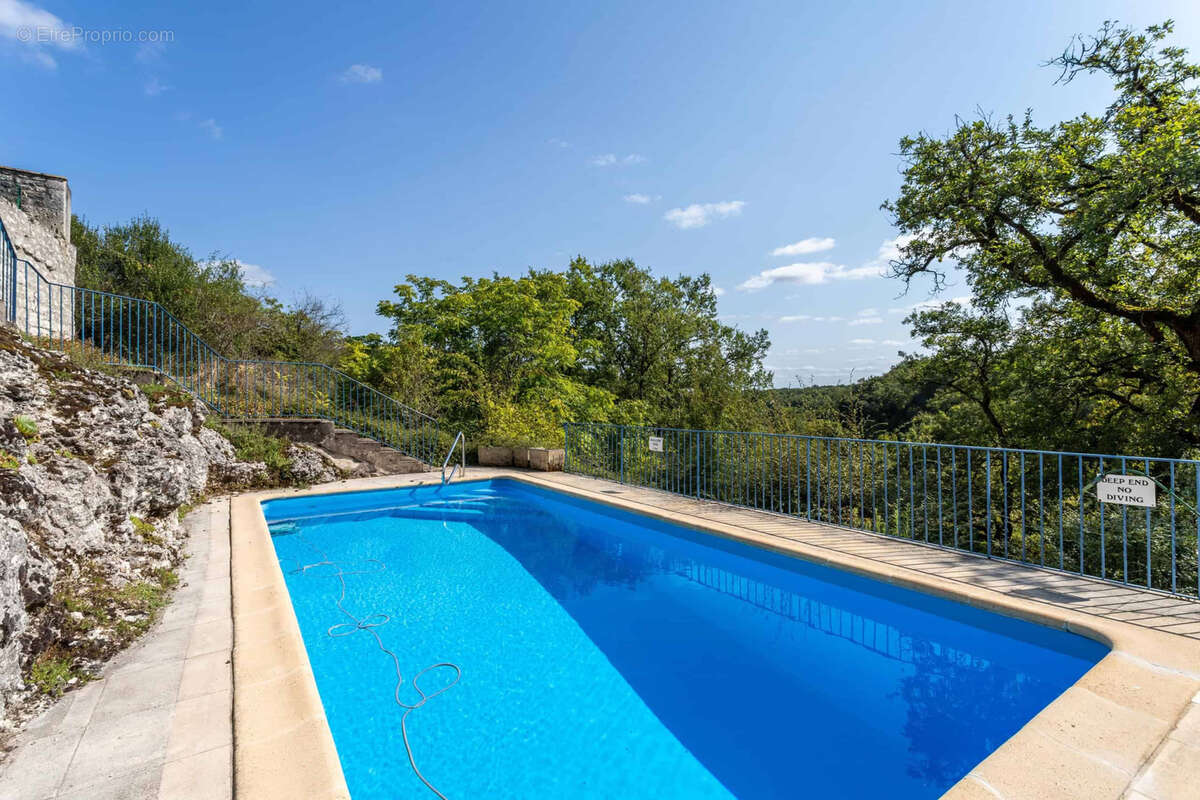Maison à MONTAIGU-DE-QUERCY