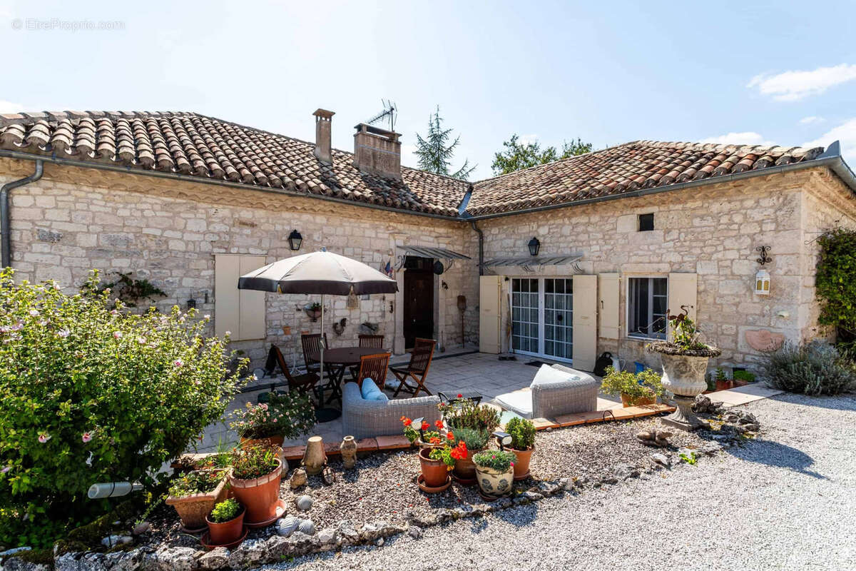 Maison à MONTAIGU-DE-QUERCY