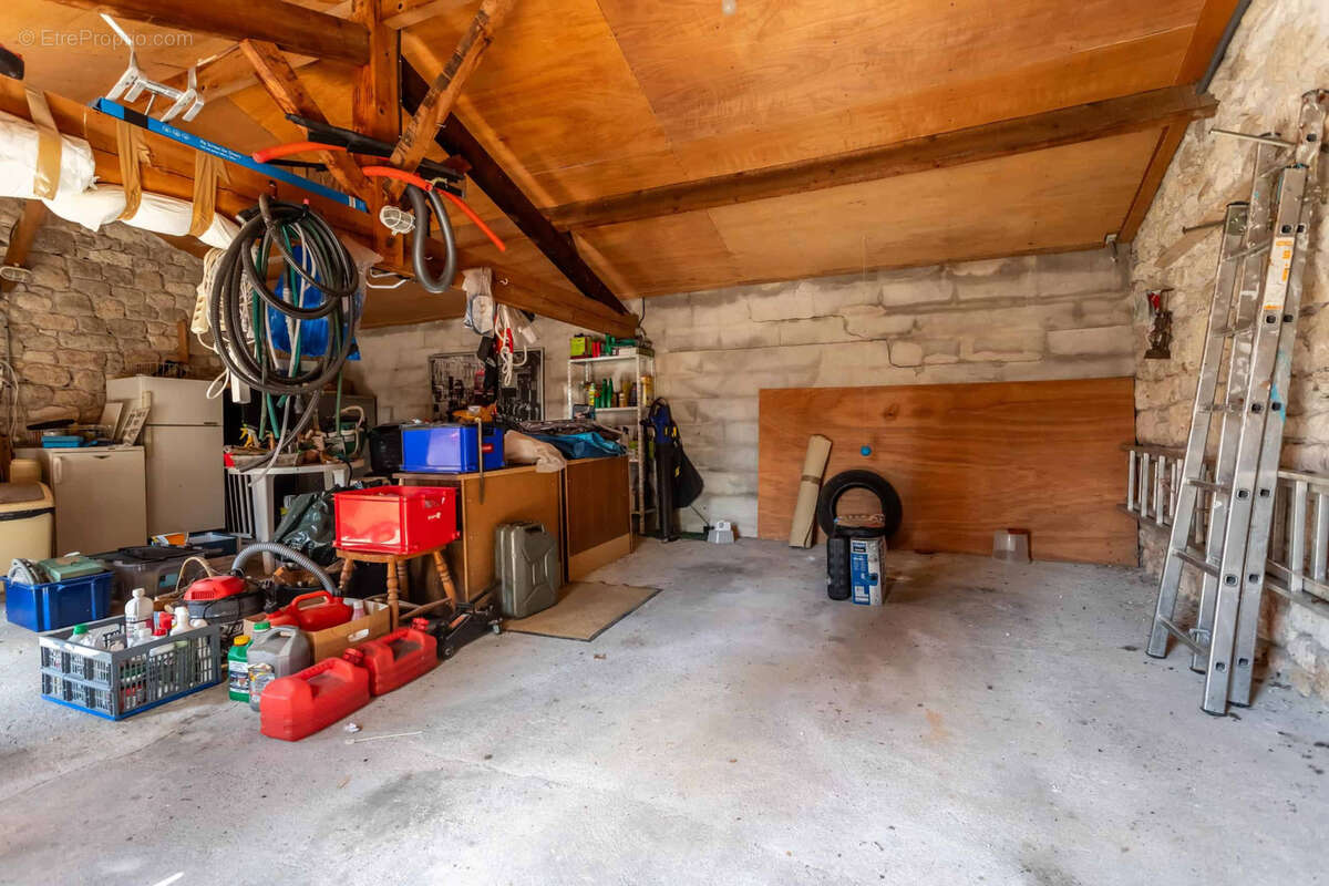 Maison à MONTAIGU-DE-QUERCY
