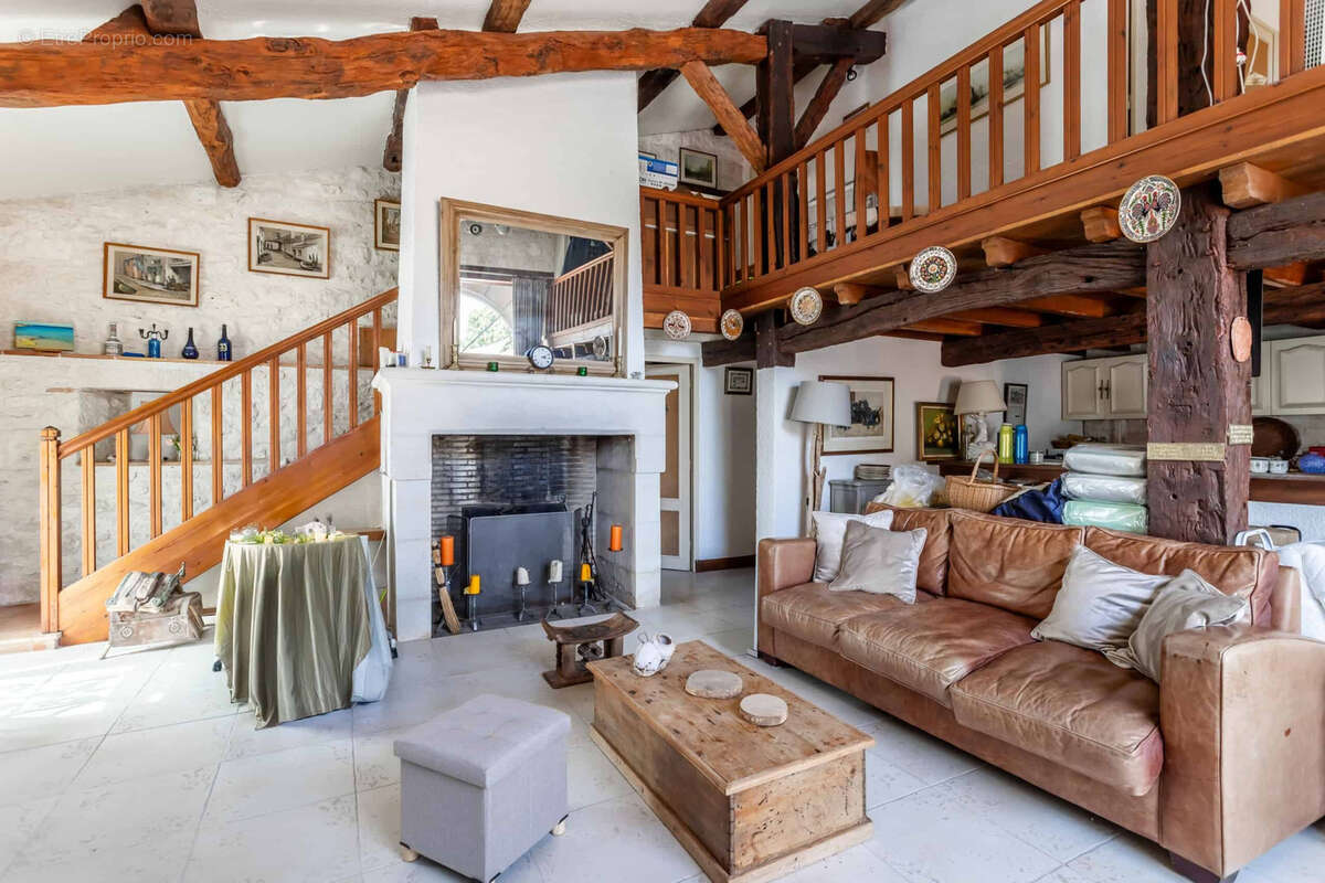 Maison à MONTAIGU-DE-QUERCY