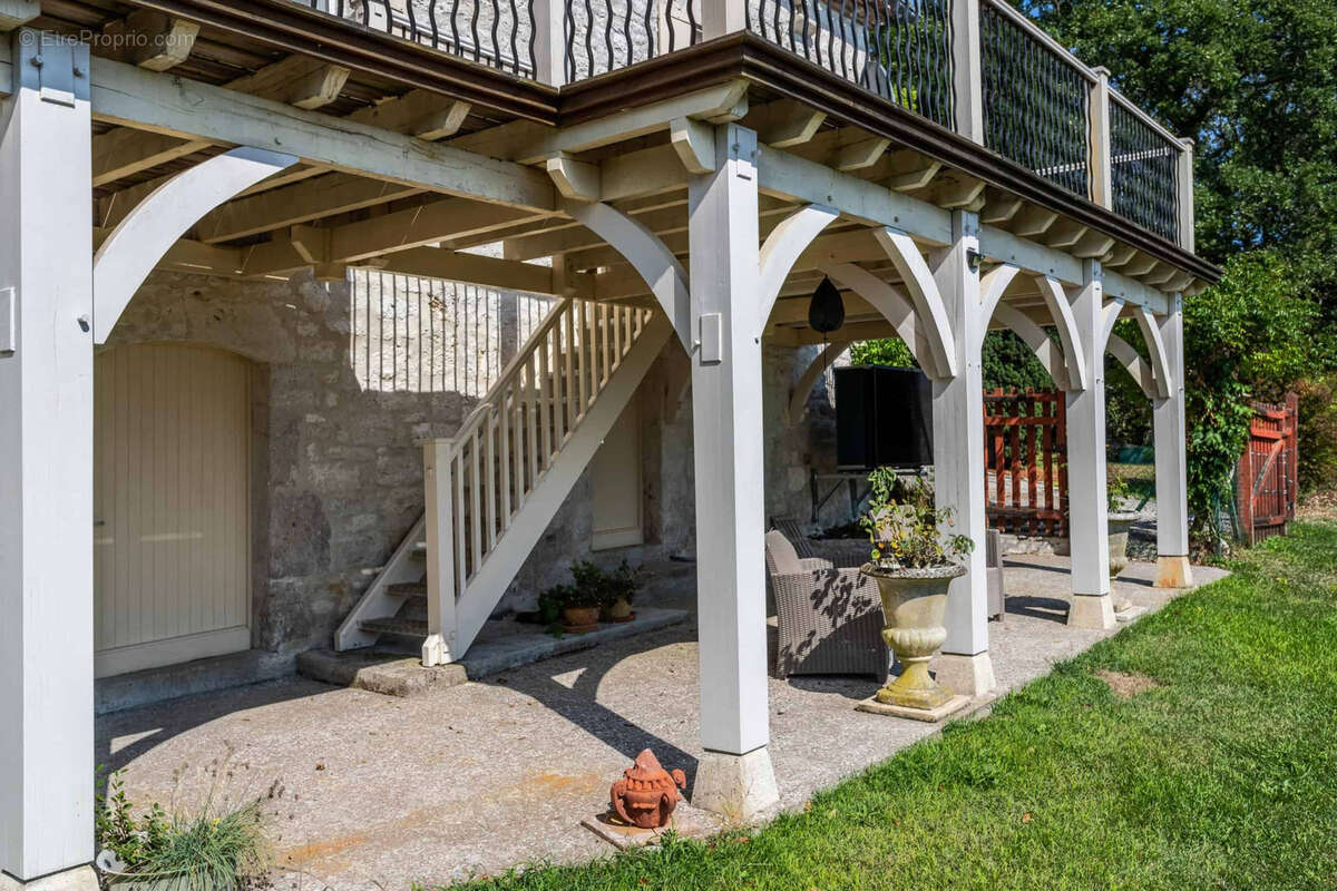 Maison à MONTAIGU-DE-QUERCY