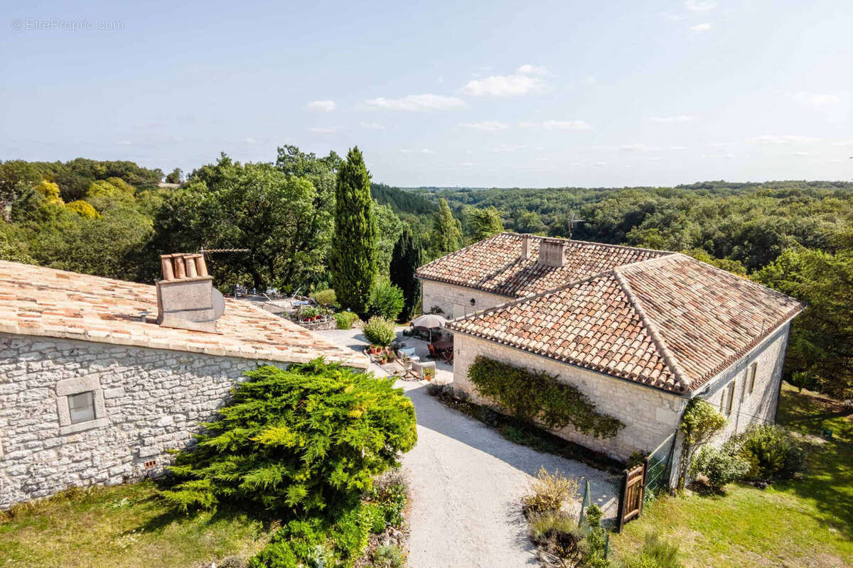 Maison à MONTAIGU-DE-QUERCY