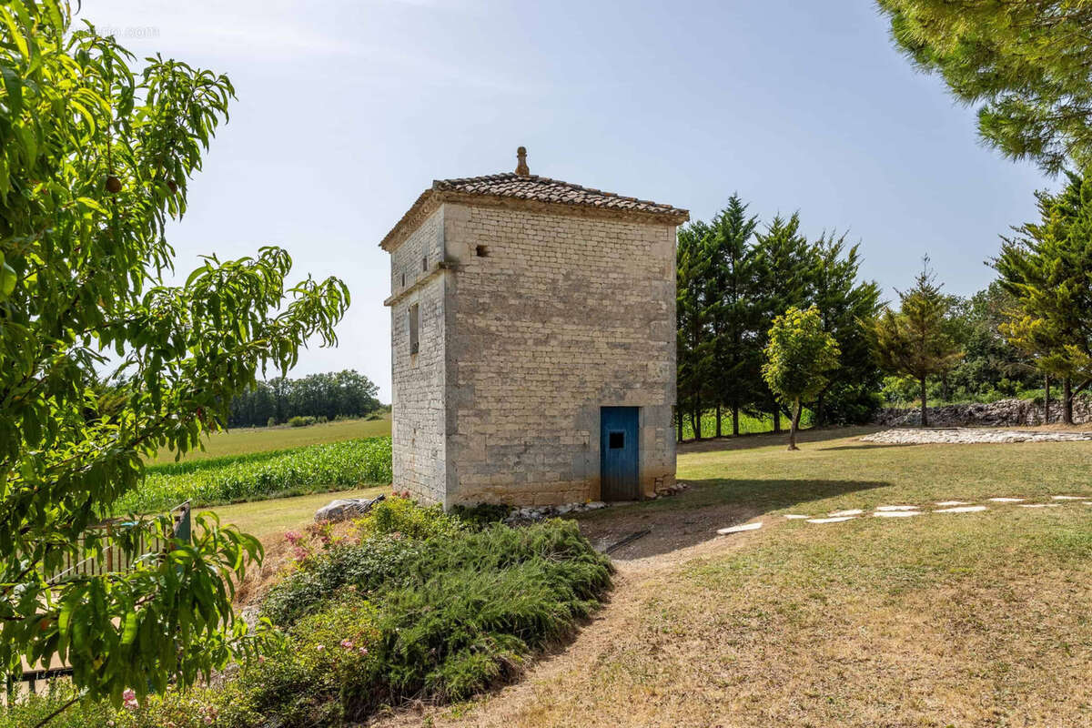 Maison à MONTAIGU-DE-QUERCY