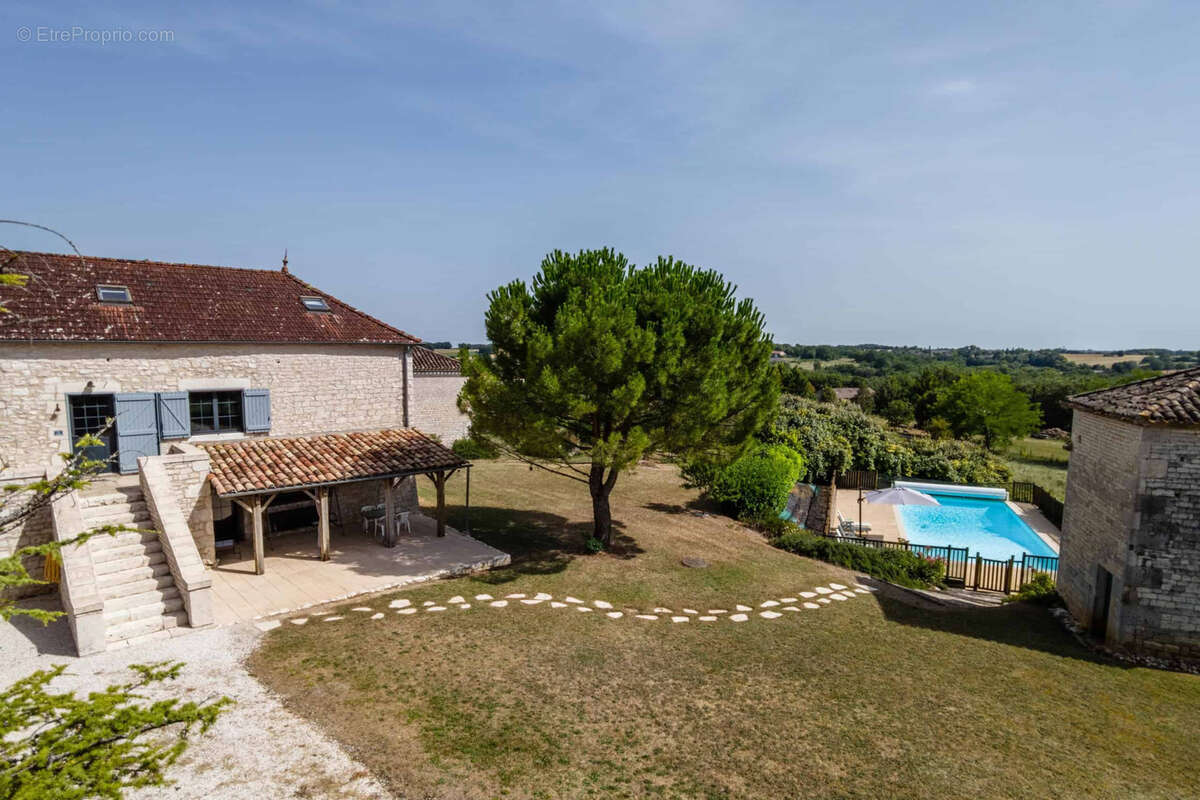 Maison à MONTAIGU-DE-QUERCY