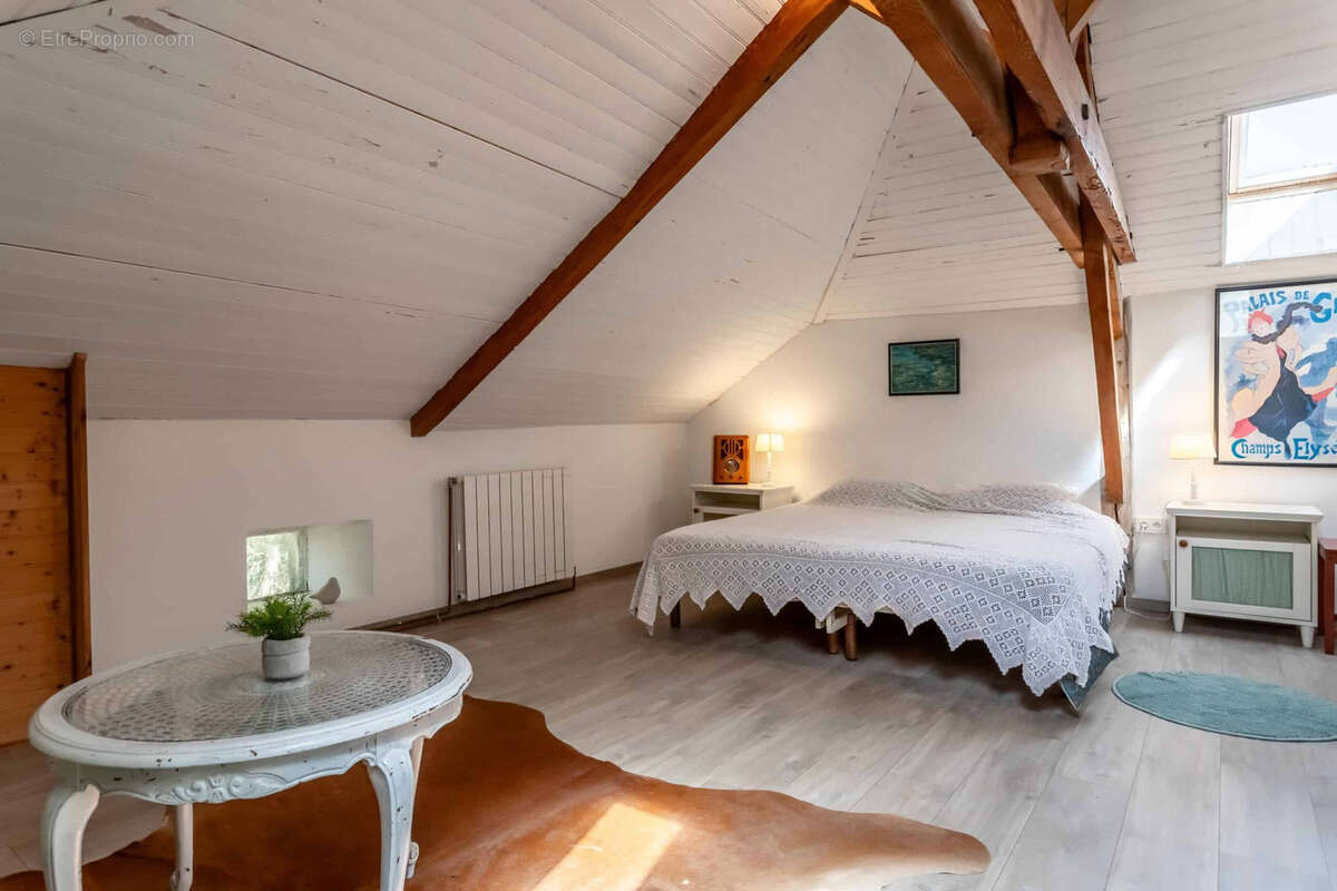 Maison à MONTAIGU-DE-QUERCY