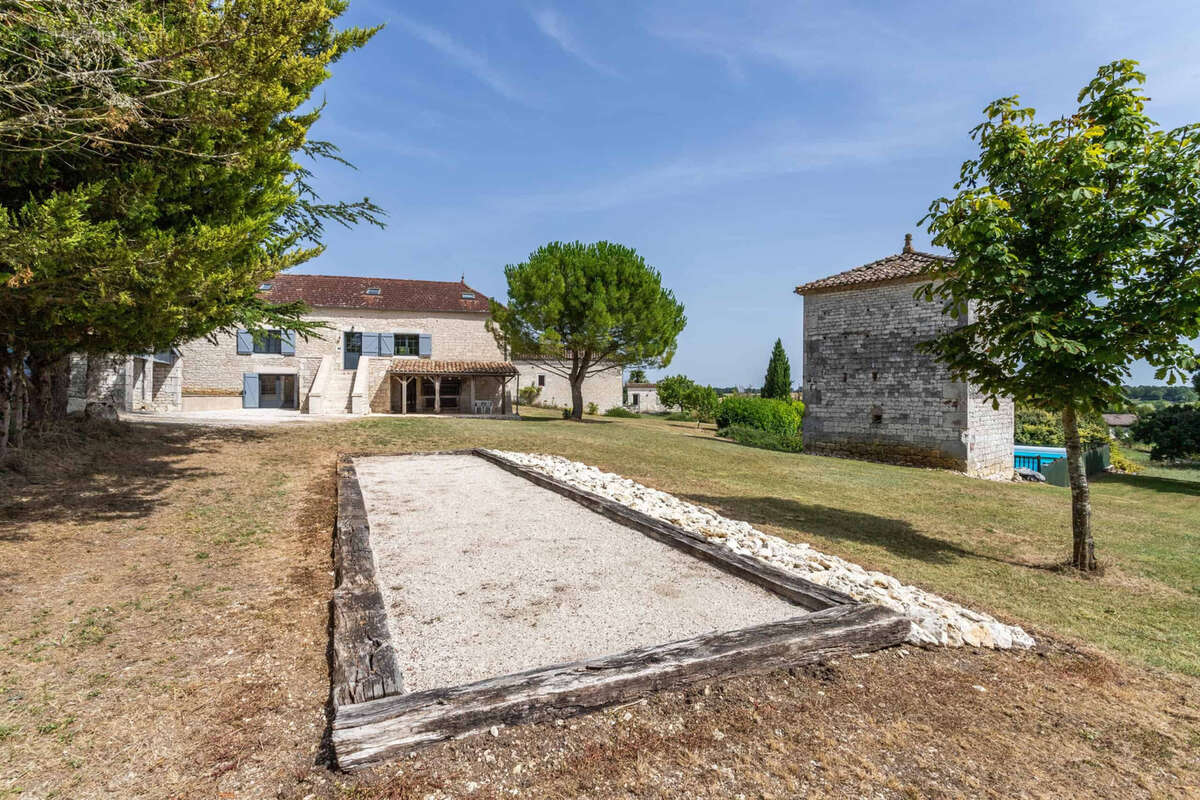 Maison à MONTAIGU-DE-QUERCY