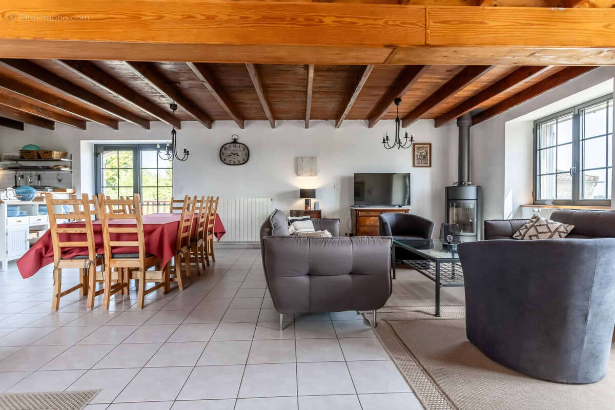 Maison à MONTAIGU-DE-QUERCY