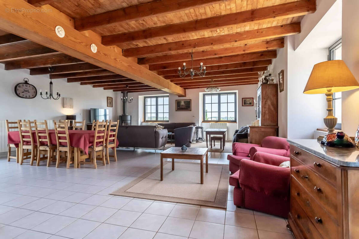 Maison à MONTAIGU-DE-QUERCY