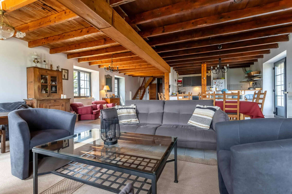 Maison à MONTAIGU-DE-QUERCY