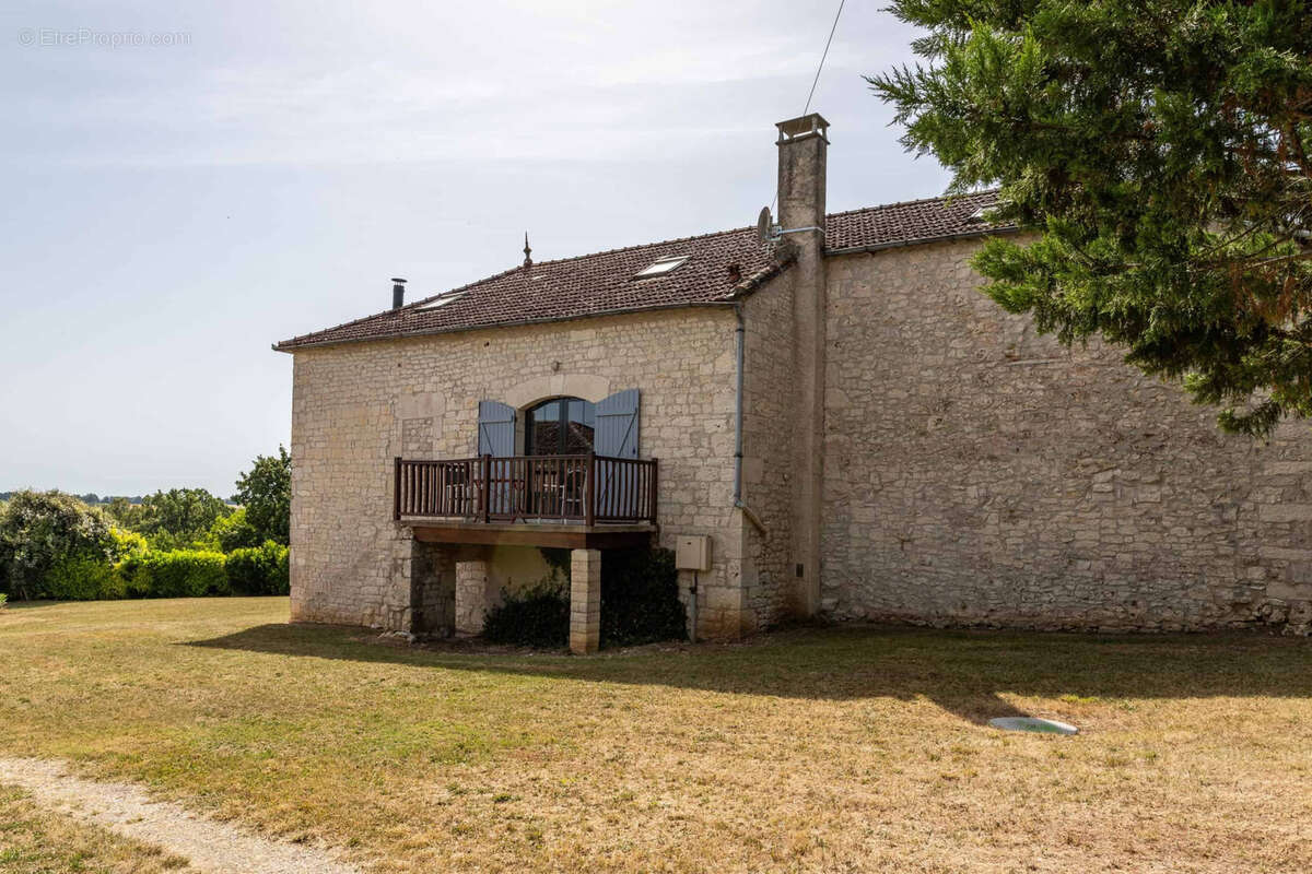 Maison à MONTAIGU-DE-QUERCY