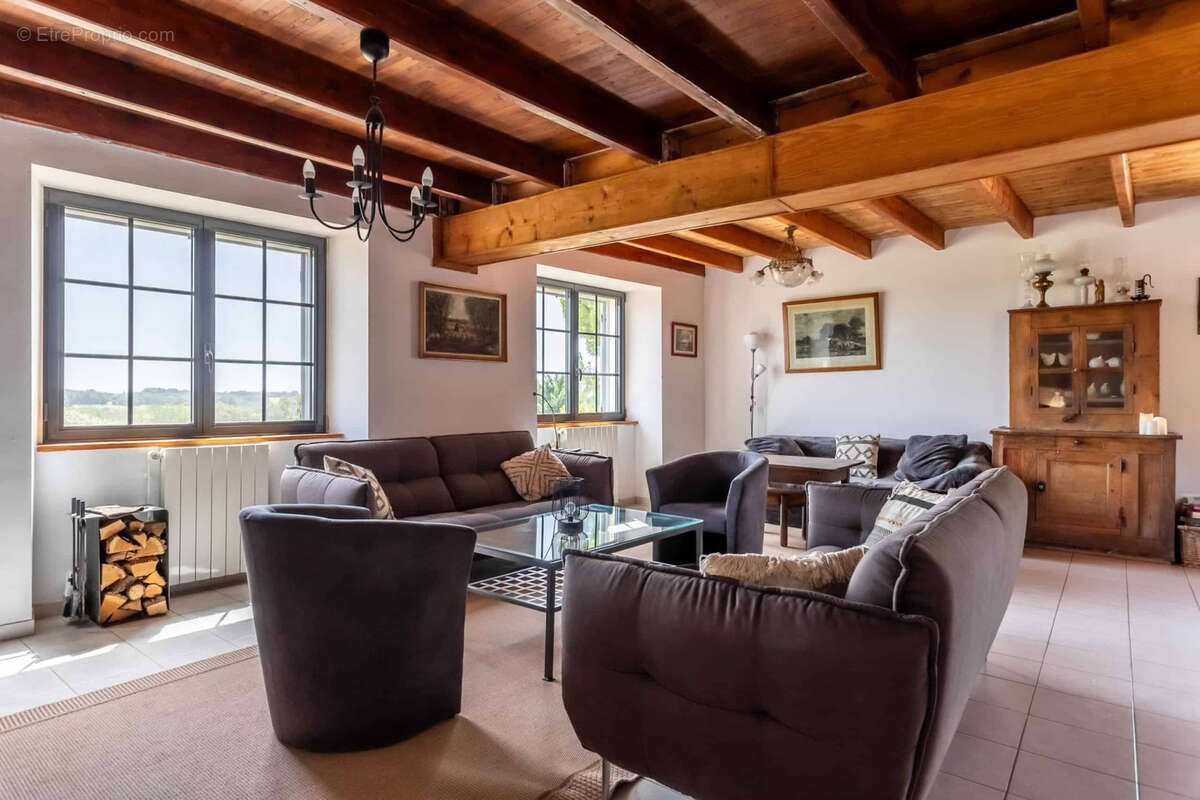 Maison à MONTAIGU-DE-QUERCY