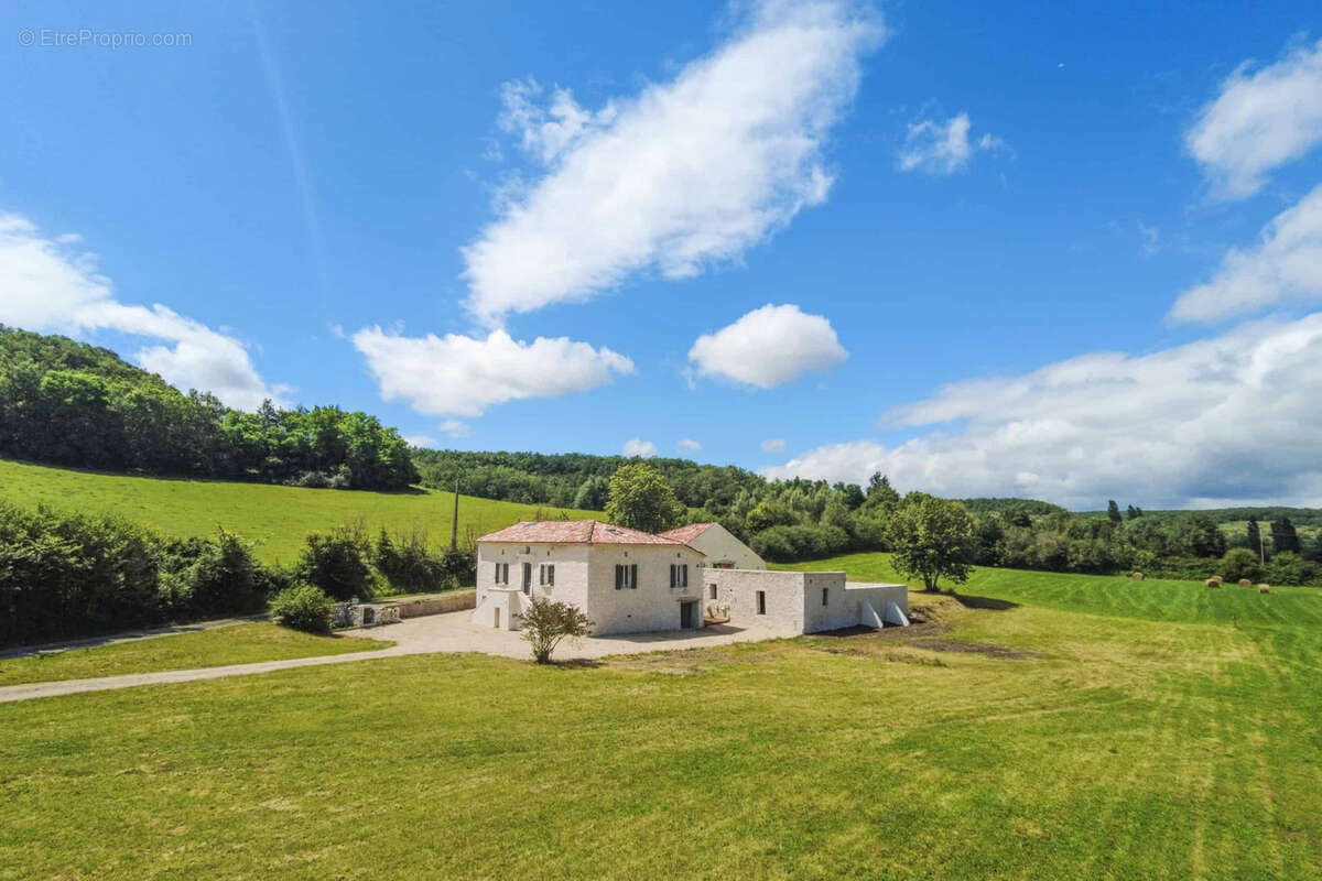 Maison à MONTAIGU-DE-QUERCY