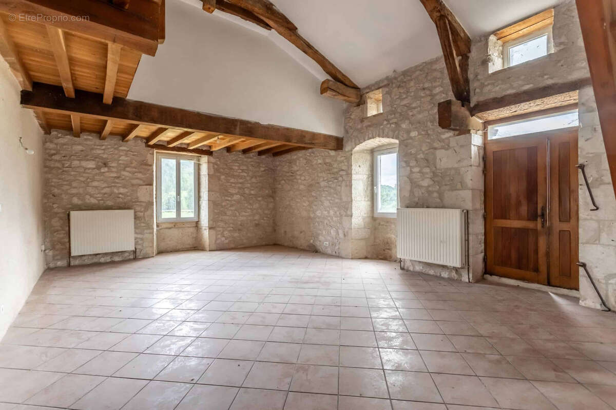 Maison à MONTAIGU-DE-QUERCY