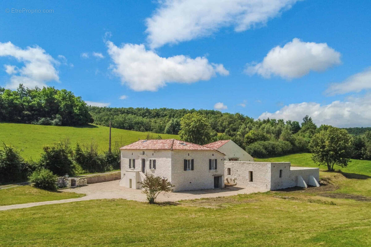 Maison à MONTAIGU-DE-QUERCY