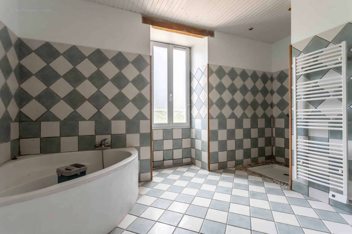 Maison à MONTAIGU-DE-QUERCY