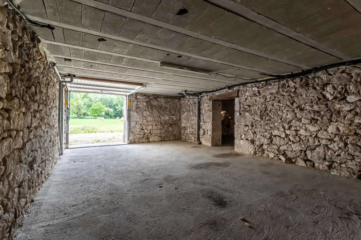 Maison à MONTAIGU-DE-QUERCY