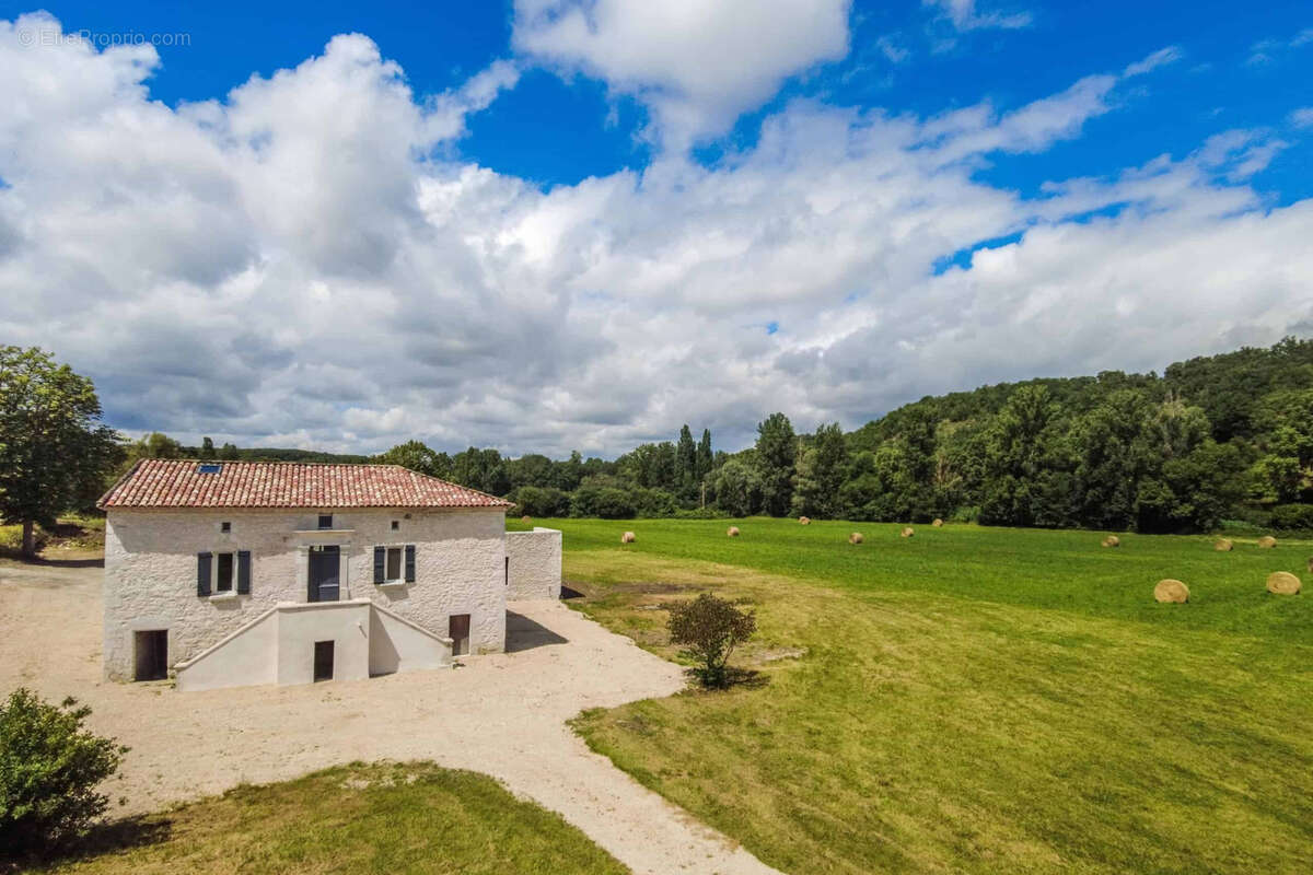 Maison à MONTAIGU-DE-QUERCY