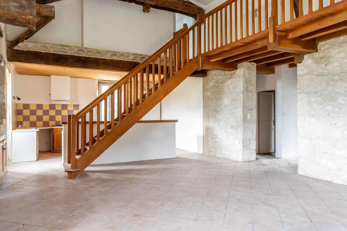 Maison à MONTAIGU-DE-QUERCY