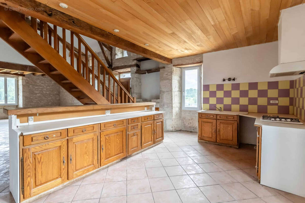 Maison à MONTAIGU-DE-QUERCY