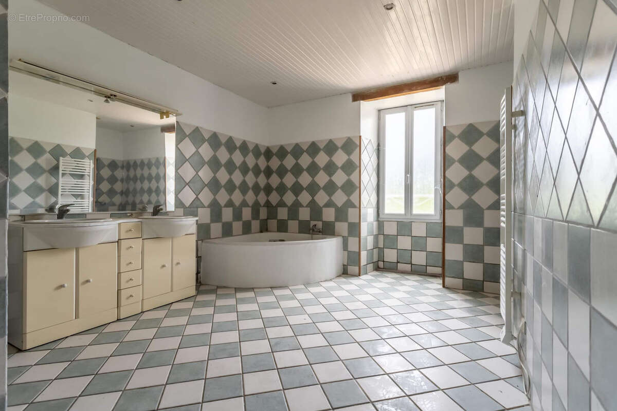 Maison à MONTAIGU-DE-QUERCY