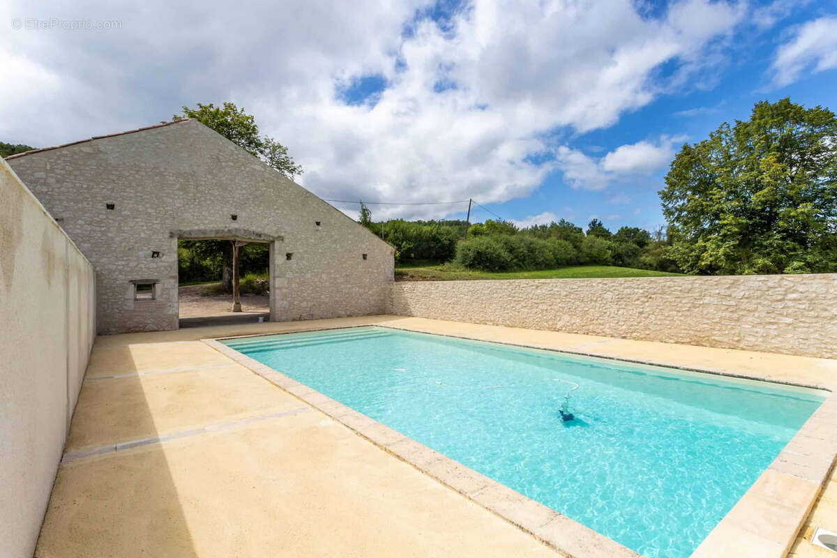 Maison à MONTAIGU-DE-QUERCY