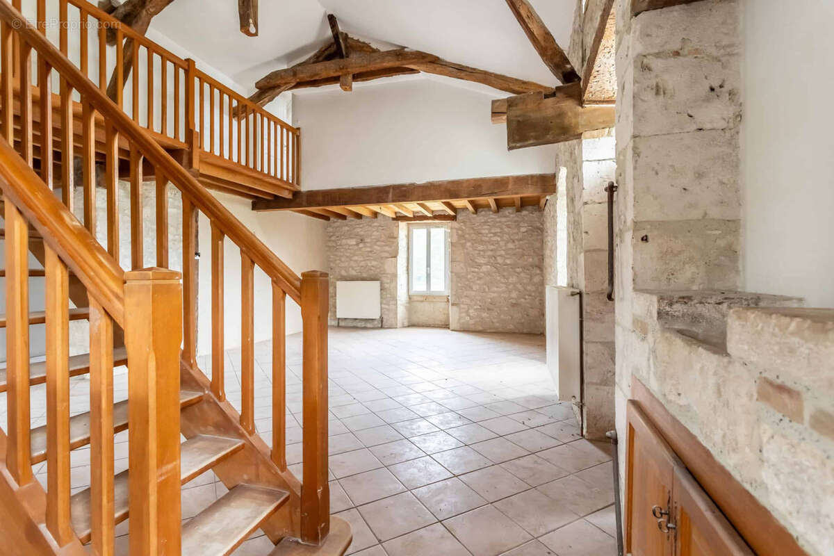 Maison à MONTAIGU-DE-QUERCY