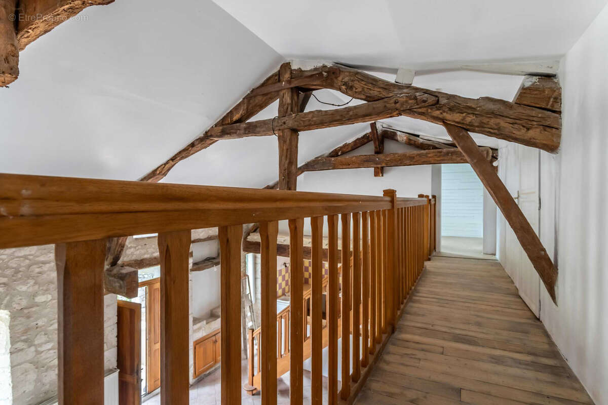 Maison à MONTAIGU-DE-QUERCY