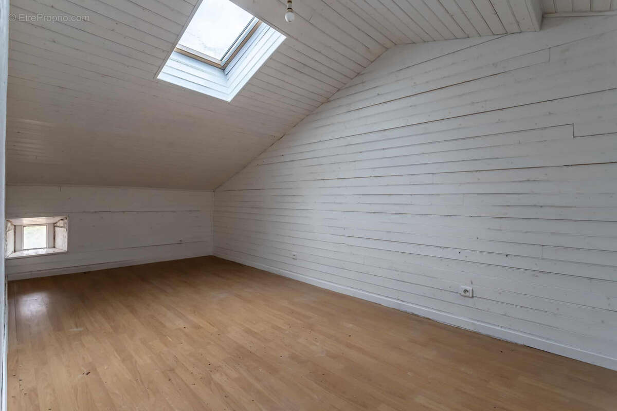 Maison à MONTAIGU-DE-QUERCY