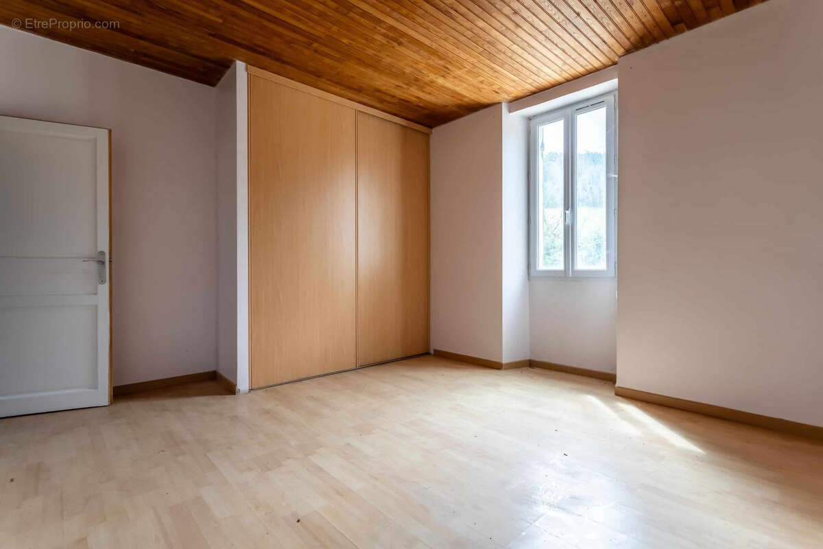 Maison à MONTAIGU-DE-QUERCY