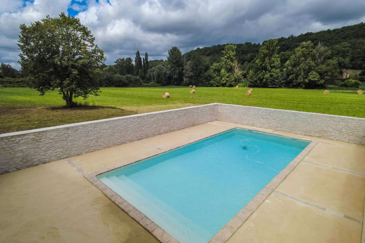 Maison à MONTAIGU-DE-QUERCY