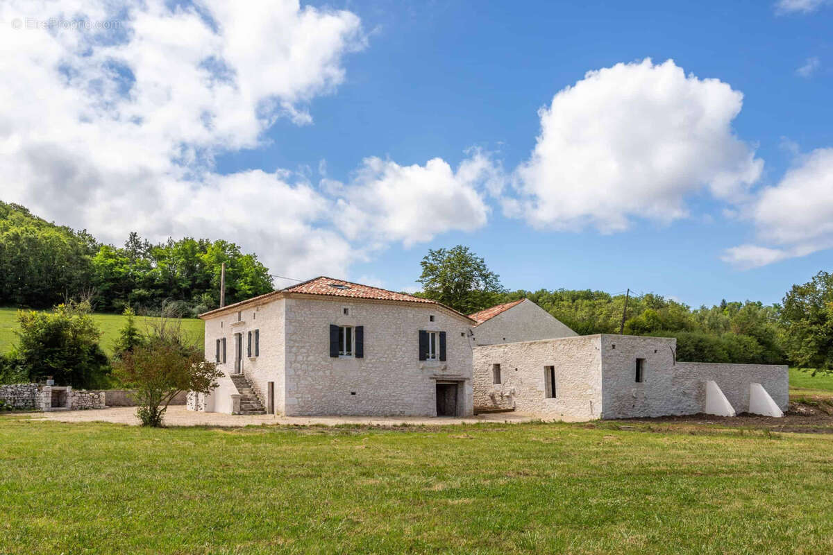 Maison à MONTAIGU-DE-QUERCY