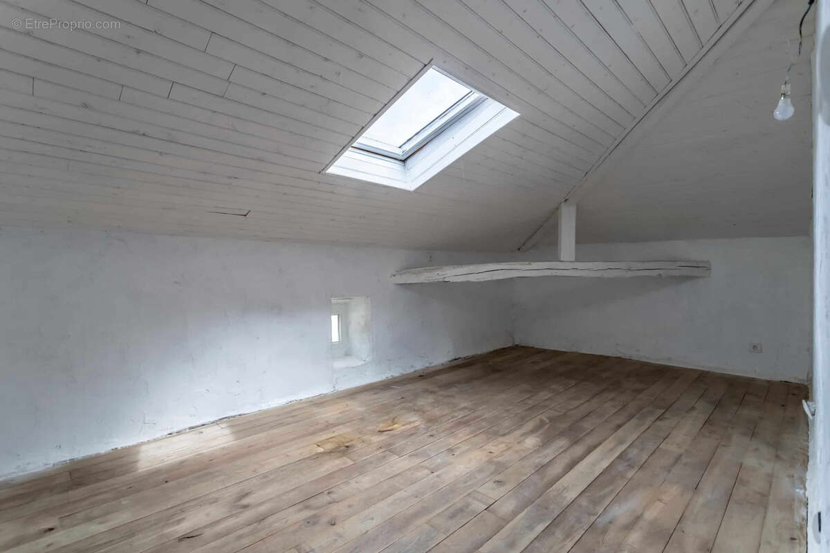 Maison à MONTAIGU-DE-QUERCY