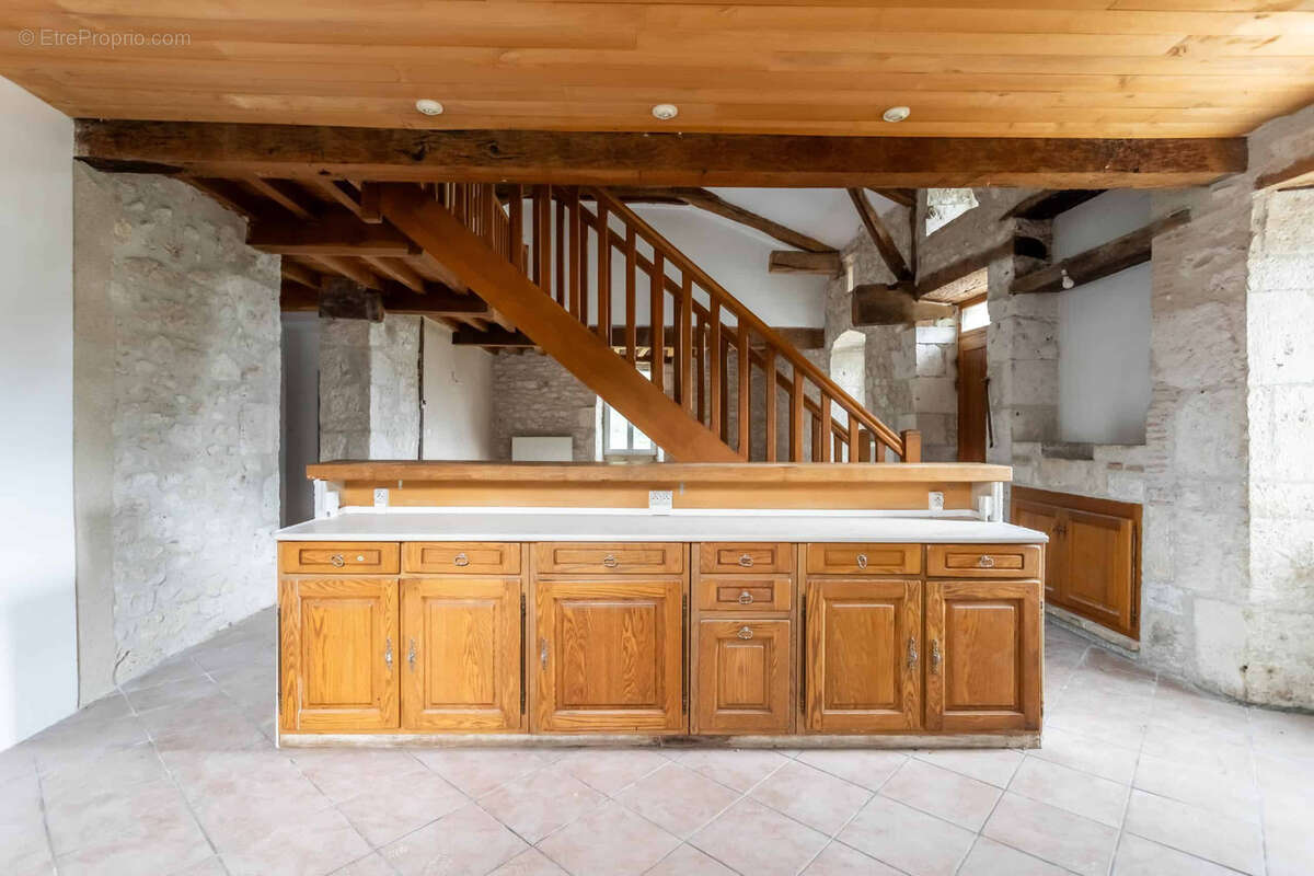 Maison à MONTAIGU-DE-QUERCY