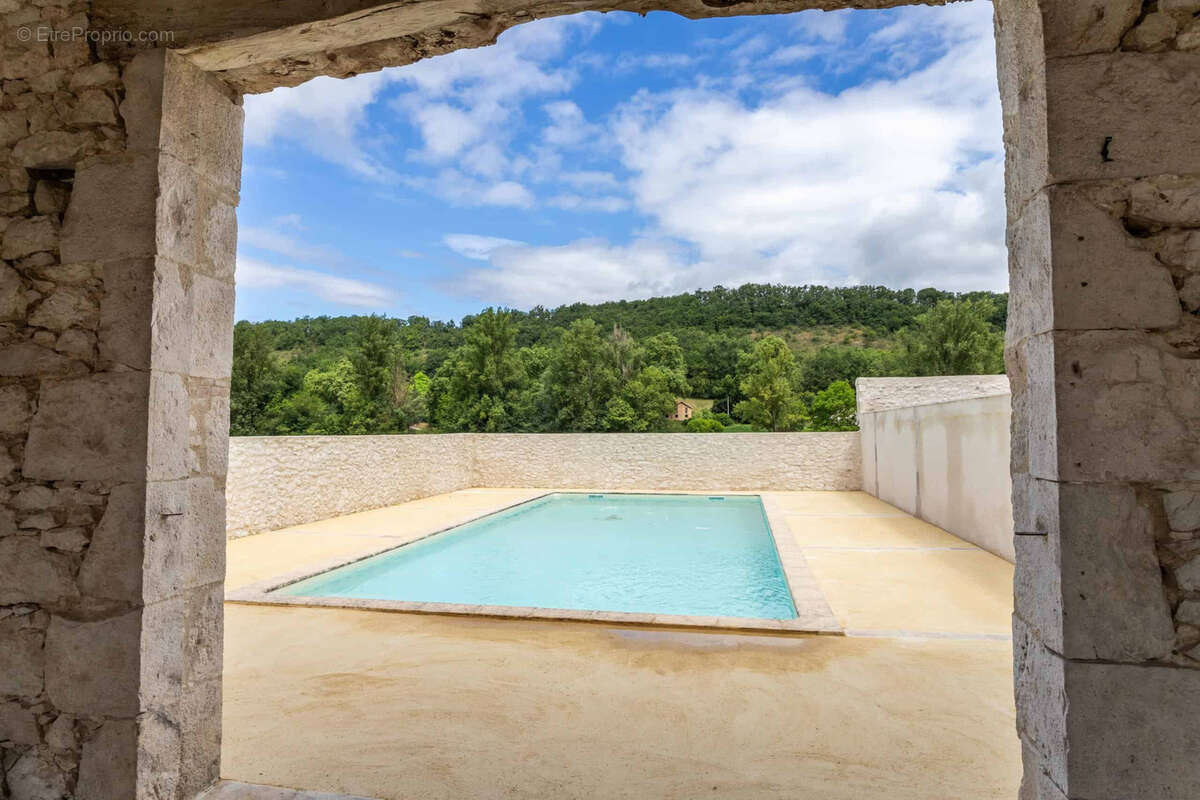 Maison à MONTAIGU-DE-QUERCY