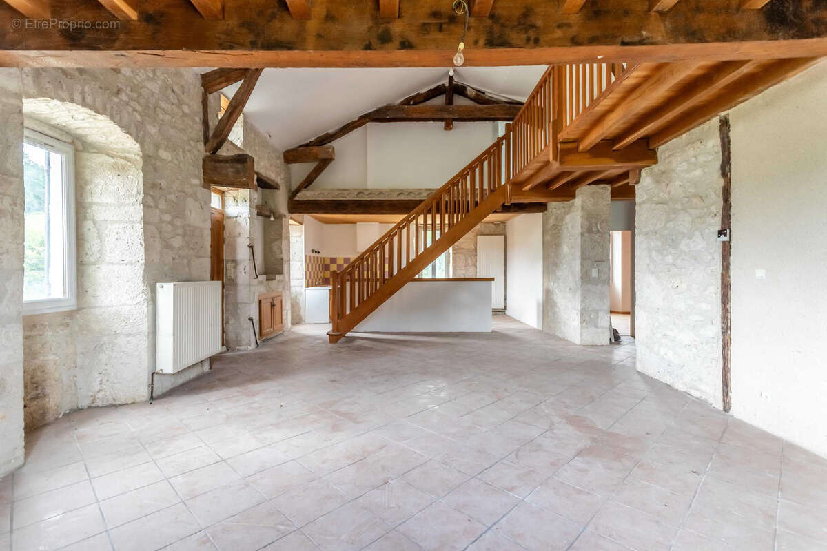 Maison à MONTAIGU-DE-QUERCY