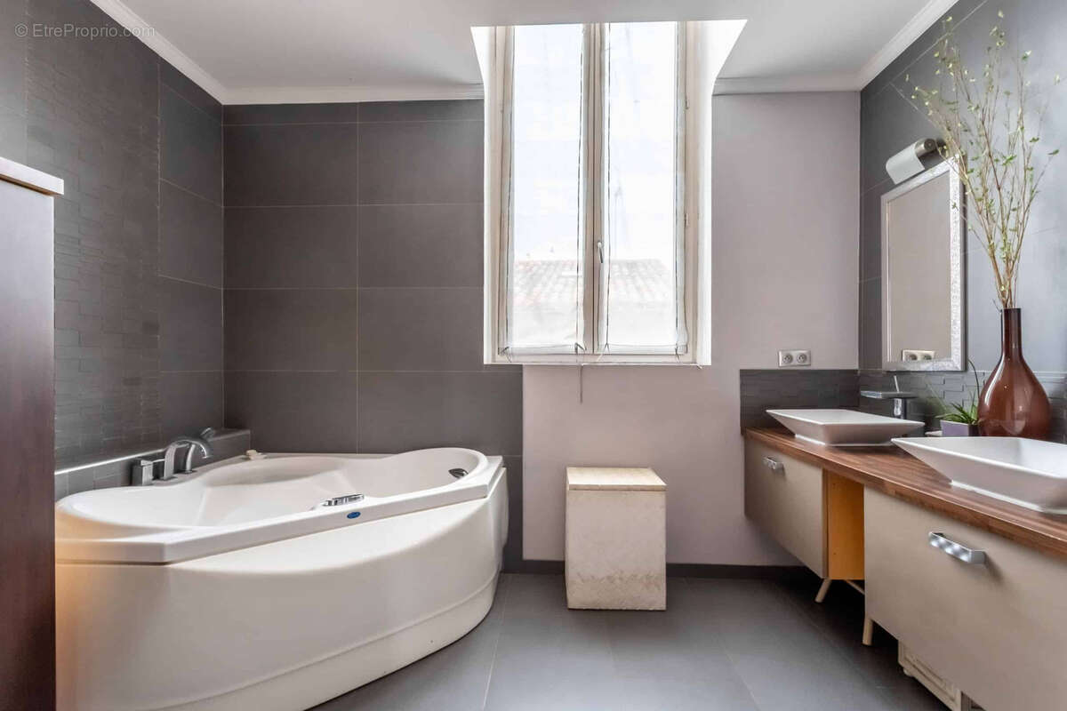 Maison à SAINT-NICOLAS-DE-LA-GRAVE