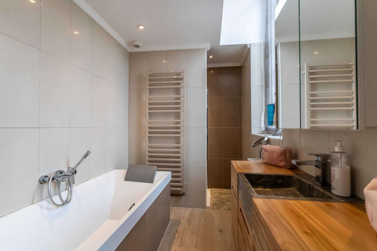 Maison à SAINT-NICOLAS-DE-LA-GRAVE