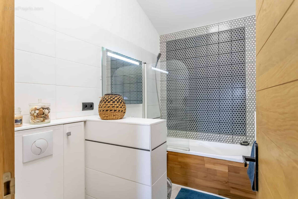 Maison à SAINT-NICOLAS-DE-LA-GRAVE