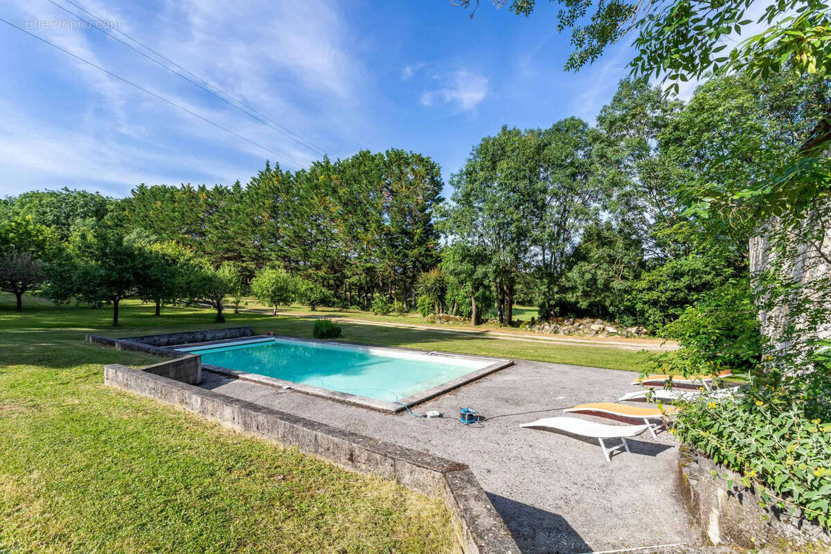 Maison à LAROQUE-TIMBAUT