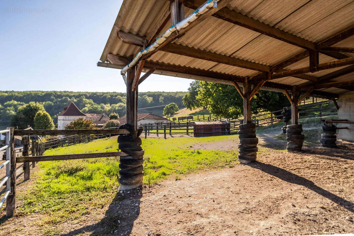Maison à SAINT-ANTOINE-DE-FICALBA
