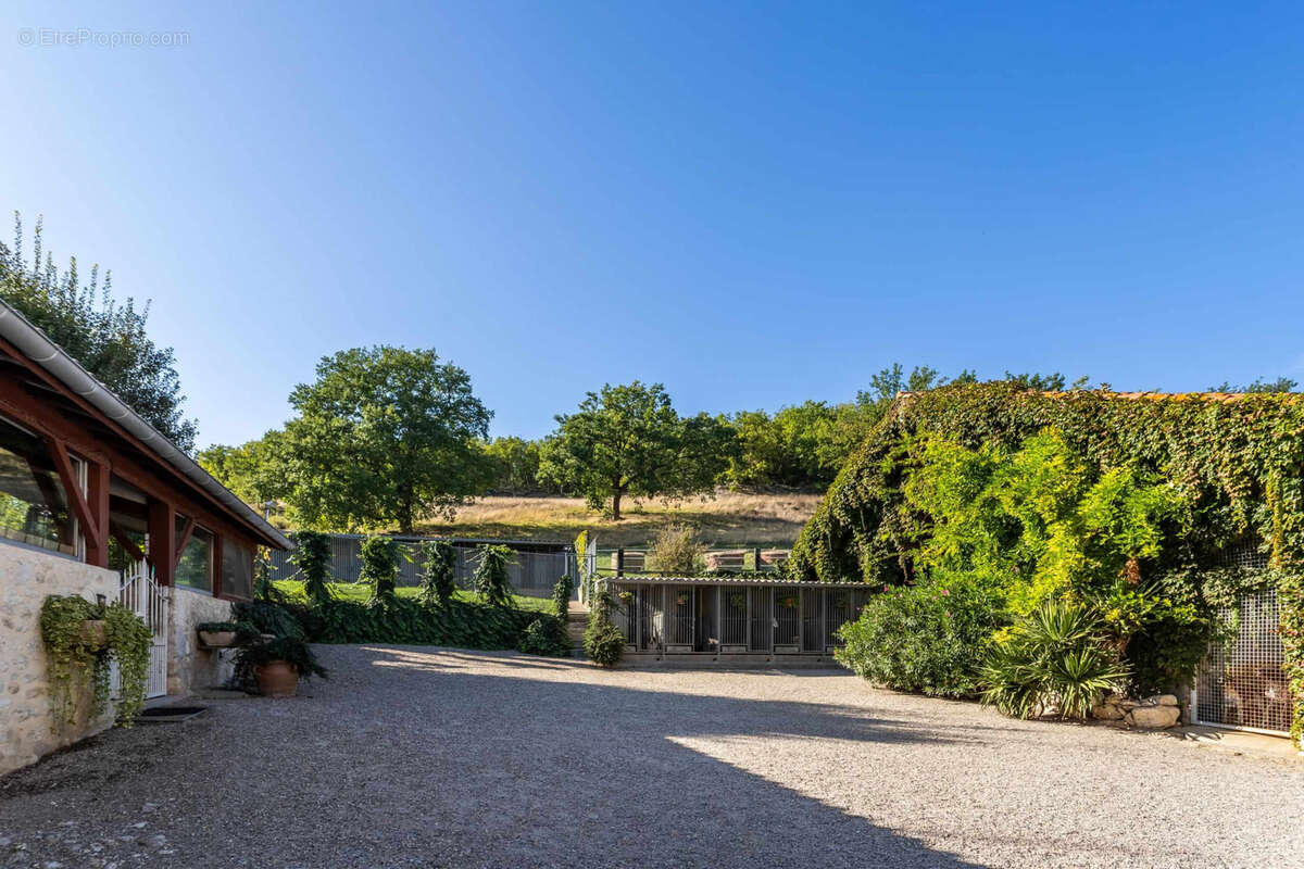 Maison à SAINT-ANTOINE-DE-FICALBA