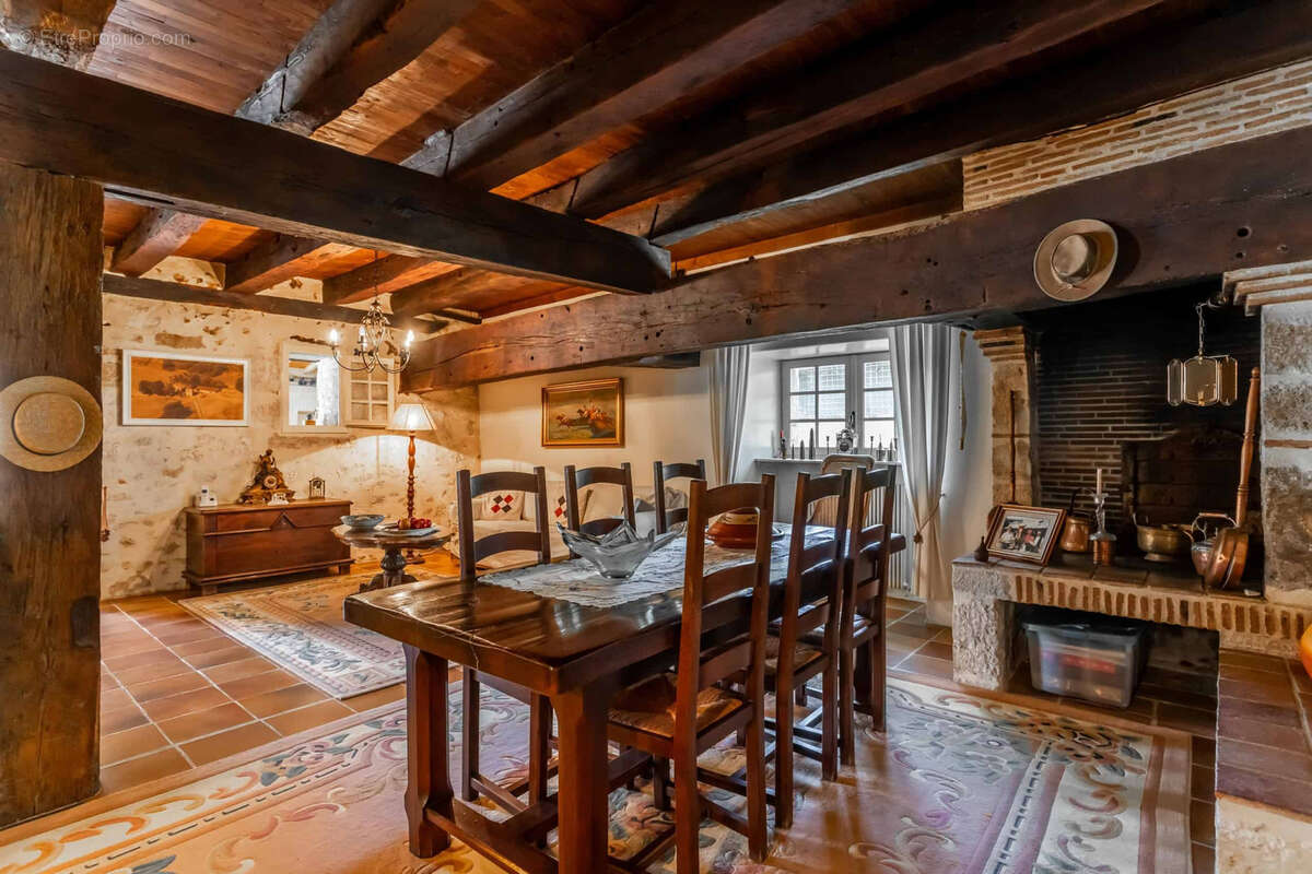 Maison à SAINT-ANTOINE-DE-FICALBA