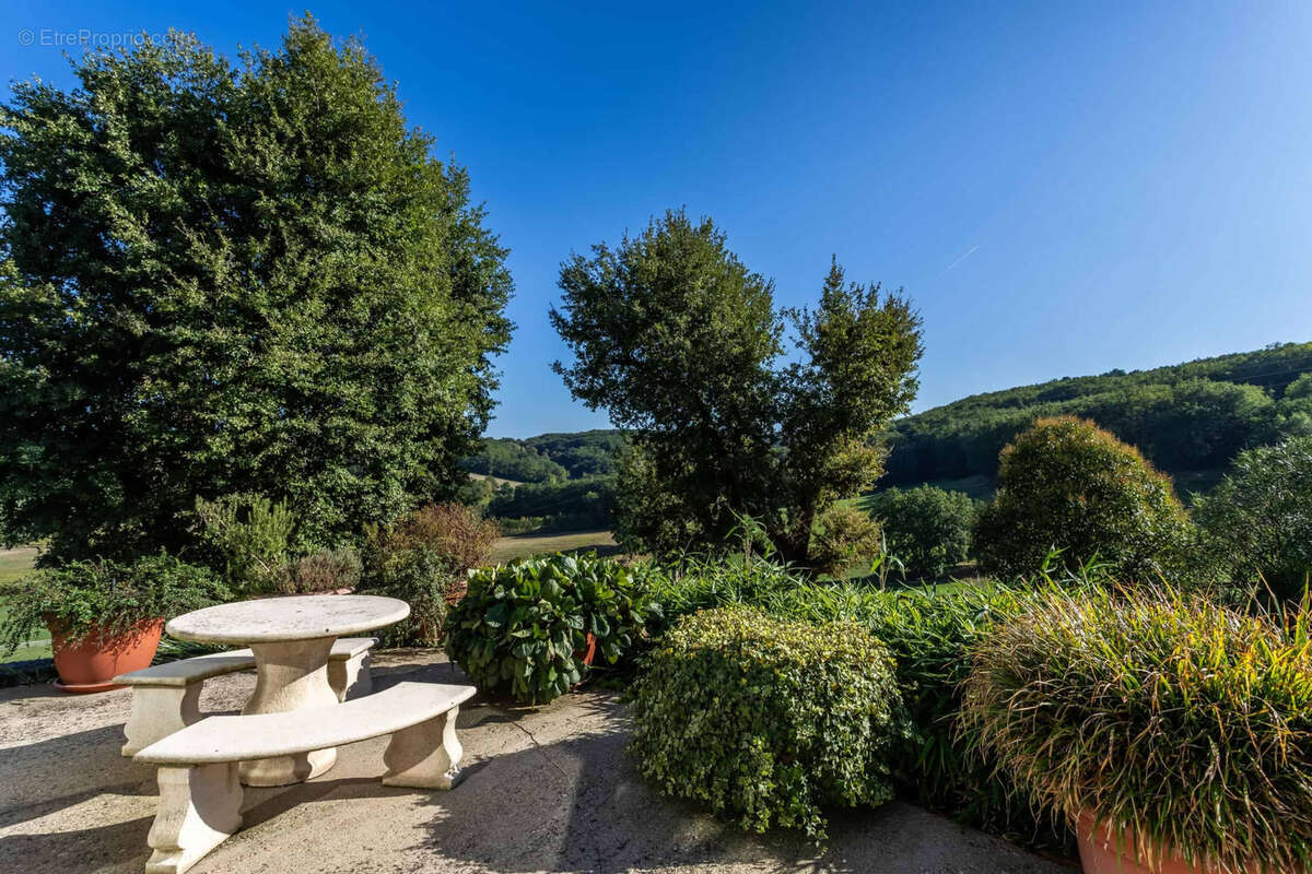 Maison à SAINT-ANTOINE-DE-FICALBA