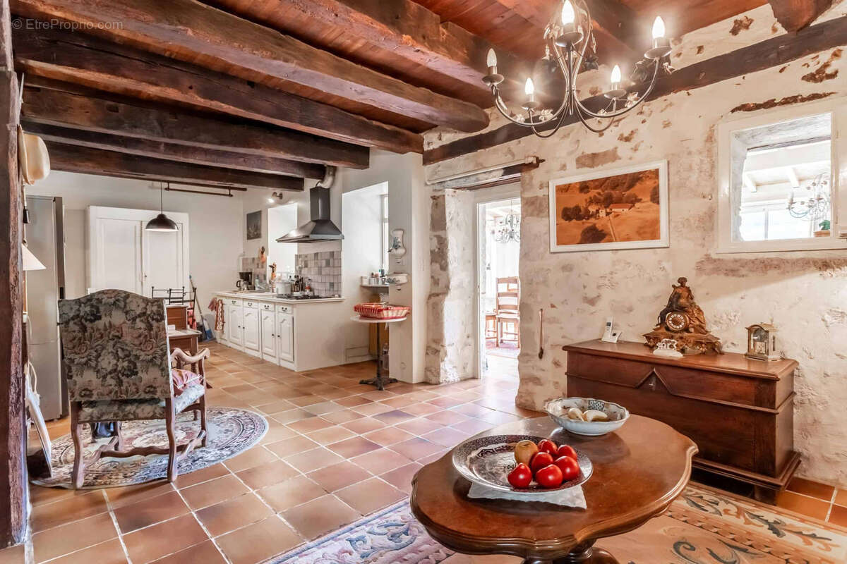 Maison à SAINT-ANTOINE-DE-FICALBA